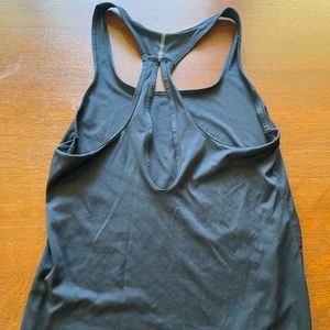 Collection of 6 Athletic Tops!